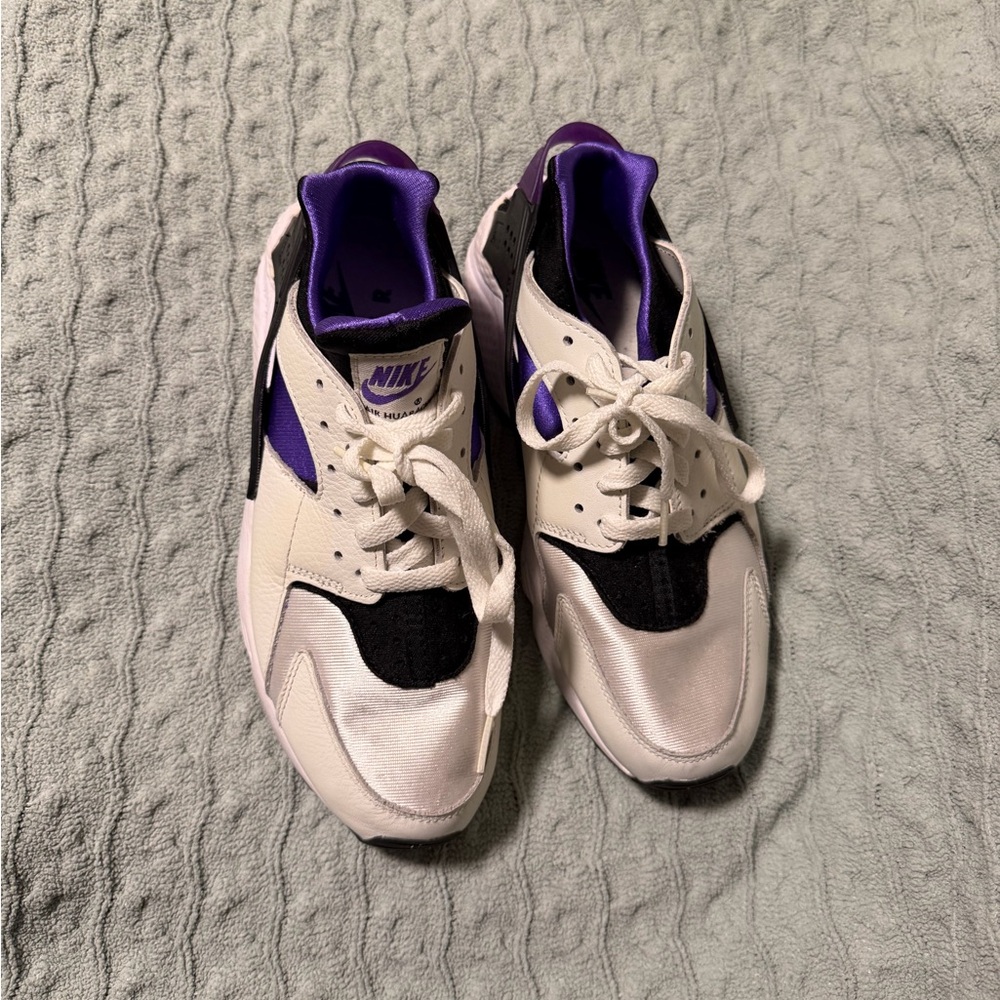 Nike White and Purple huaraches size men’s eight